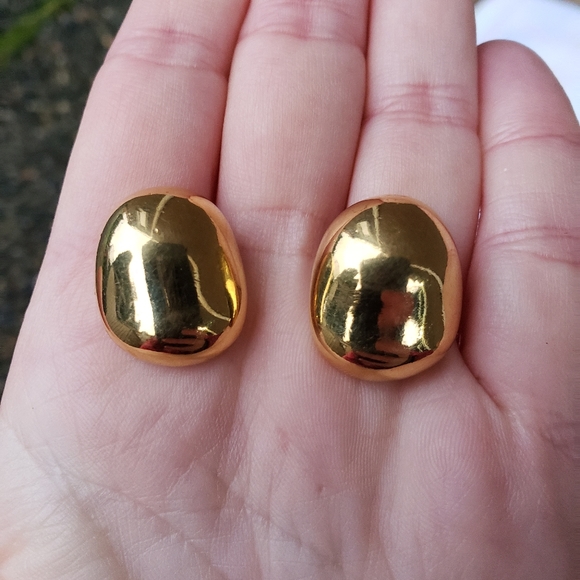 Gold-toned Vintage Signed Designer Monet Costume Jewelry Domed Earrings - Picture 4 of 4